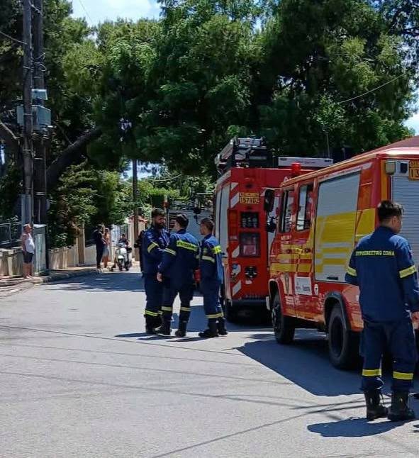 Πυρκαγιά σε κολώνα ΔΕΔΔΗΕ στο Κρυονέρι