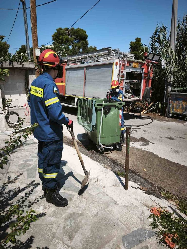 Φωτιά σε κάδο στον Άγιο Στέφανο